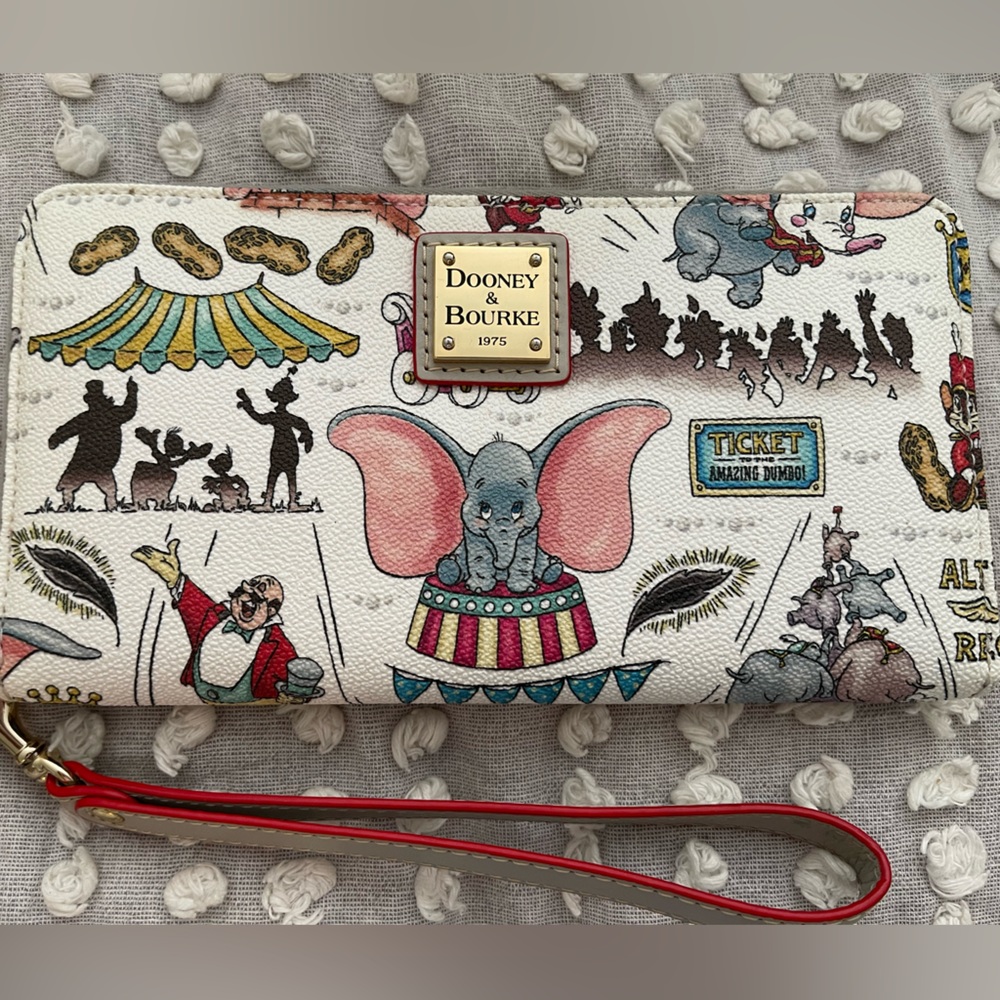 Brand new Disney Dooney and Burke Dumbo wristlet AND magic band set